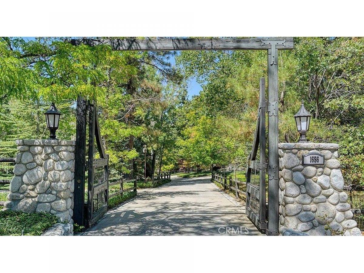 Picture of Home For Sale in Lake Arrowhead, California, United States