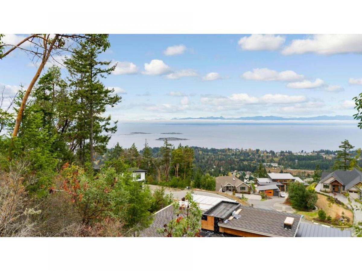 Picture of Residential Land For Sale in Lantzville, British Columbia, Canada