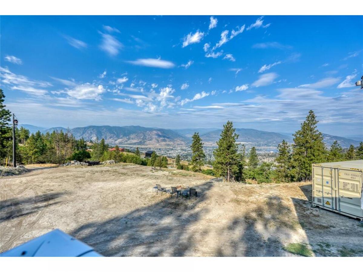 Picture of Home For Sale in Penticton, British Columbia, Canada