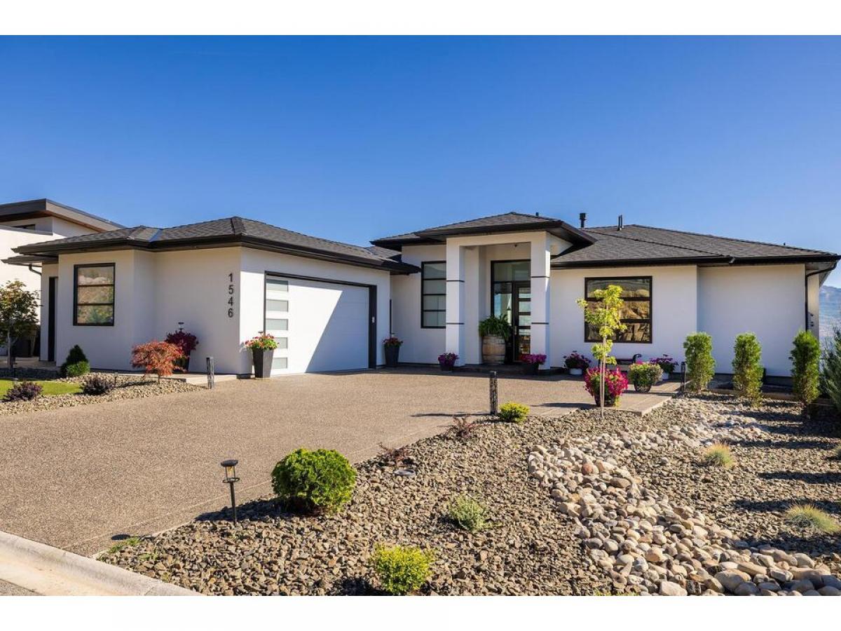 Picture of Home For Sale in West Kelowna, British Columbia, Canada