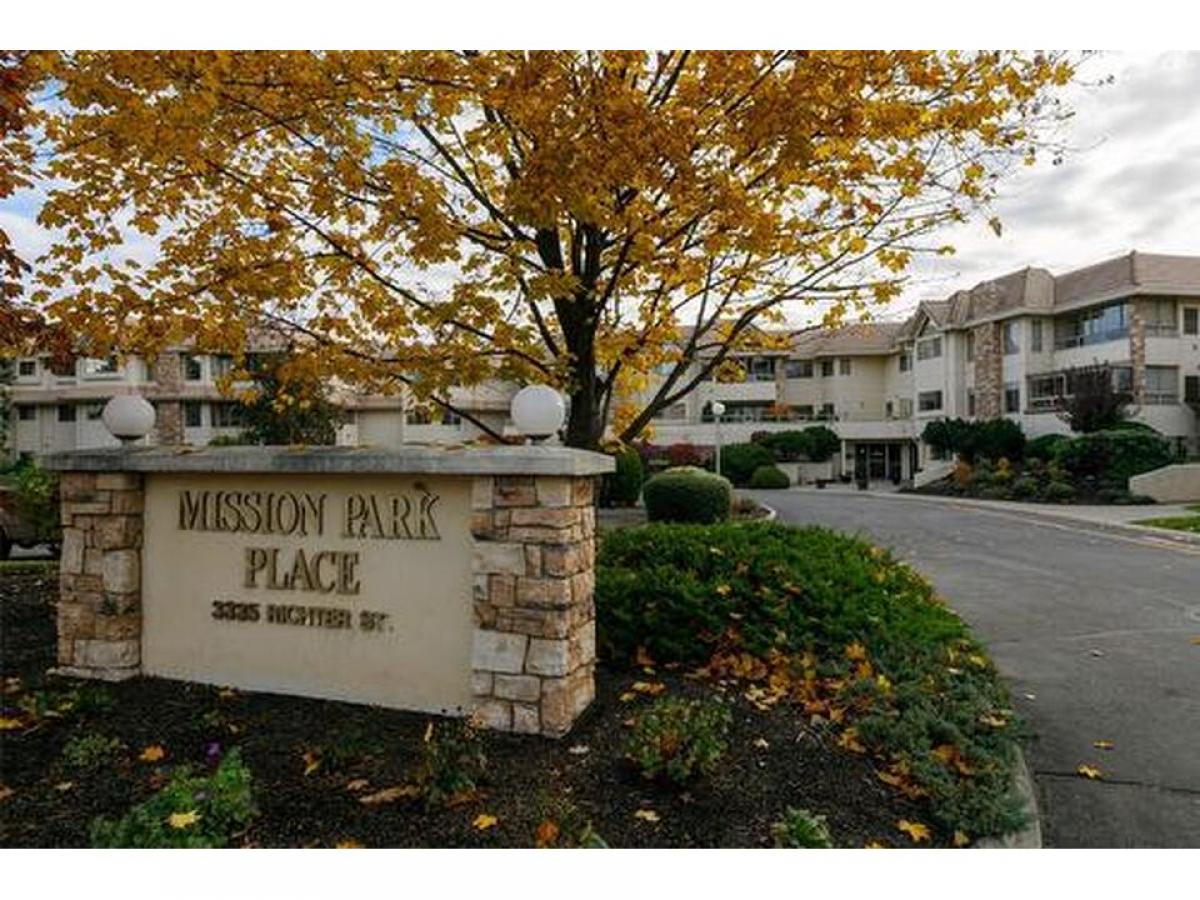 Picture of Condo For Sale in Kelowna, British Columbia, Canada