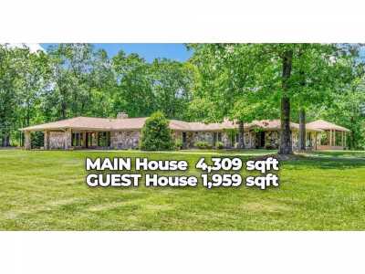 Home For Sale in Signal Mountain, Tennessee