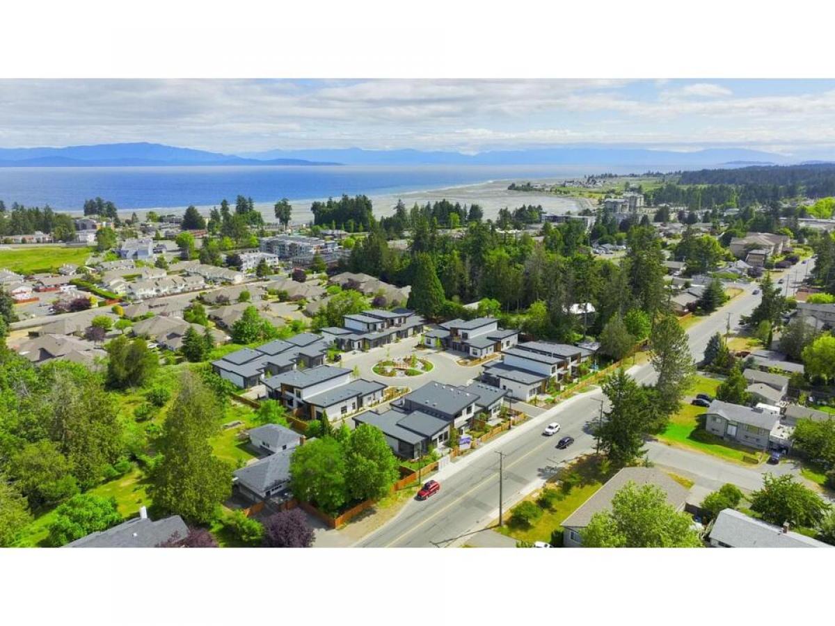 Picture of Home For Sale in Parksville, British Columbia, Canada