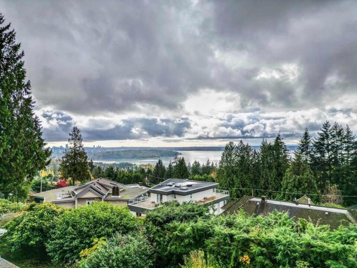 Picture of Home For Sale in West Vancouver, British Columbia, Canada