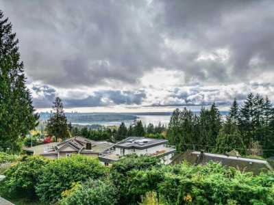 Home For Sale in West Vancouver, Canada