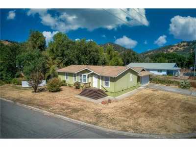 Home For Sale in Clearlake Oaks, California