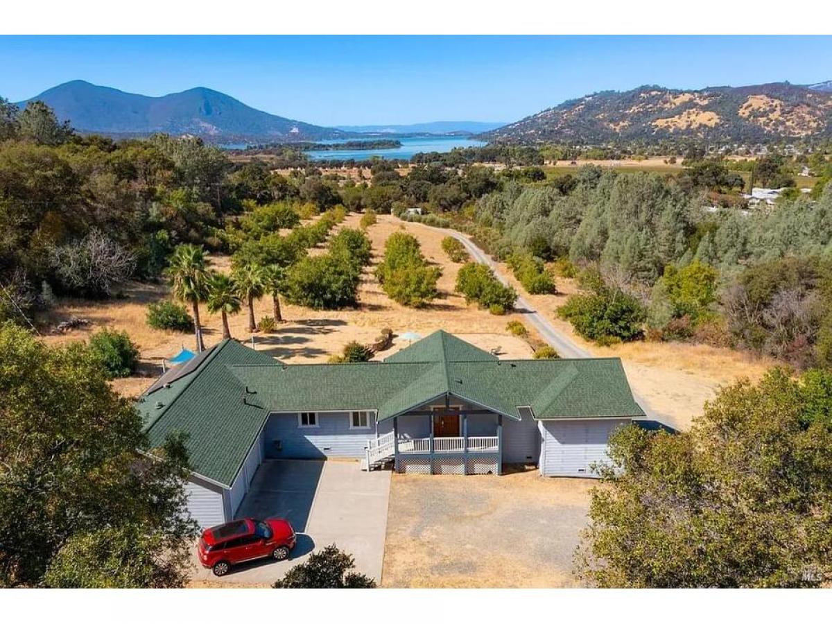 Picture of Home For Sale in Clearlake Oaks, California, United States