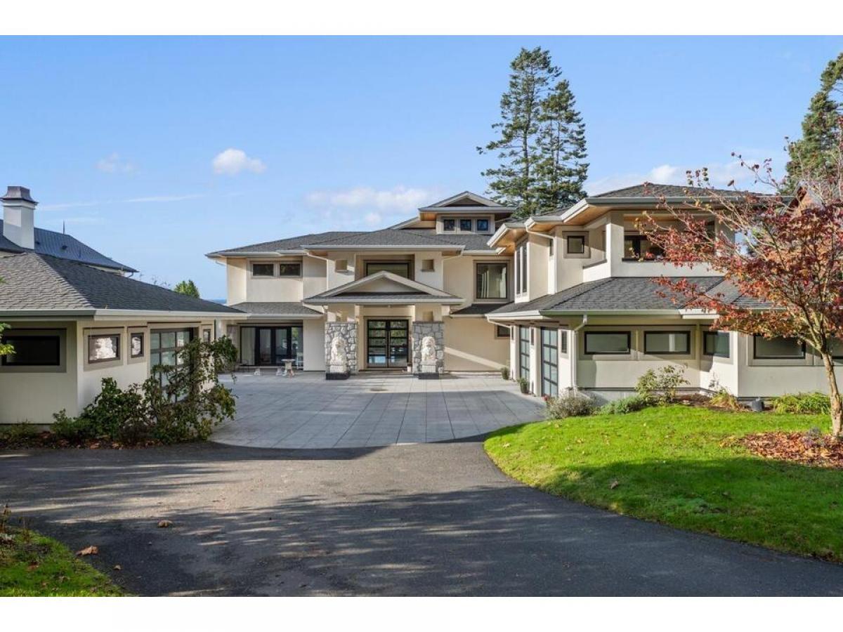 Picture of Home For Sale in Surrey, British Columbia, Canada