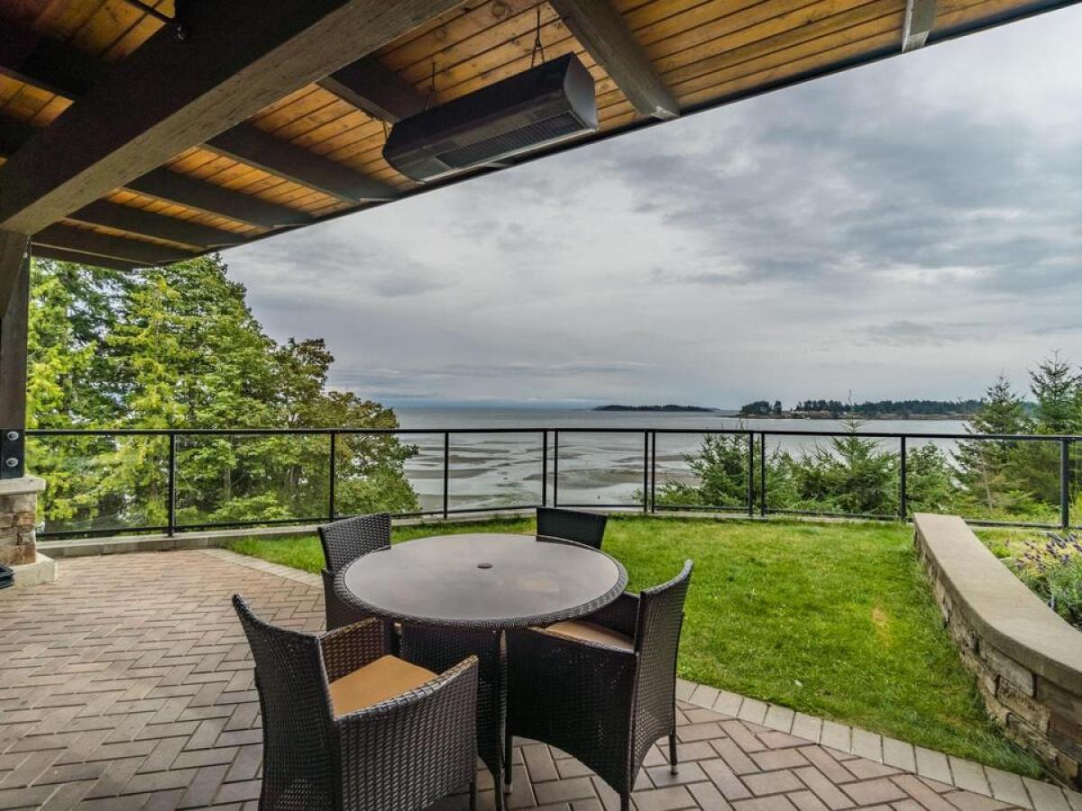 Picture of Home For Sale in Parksville, British Columbia, Canada