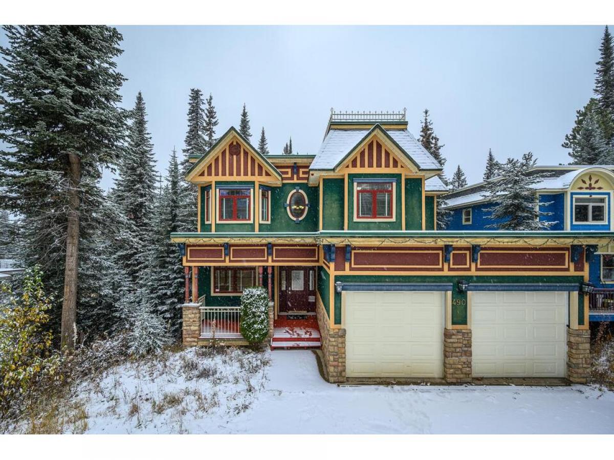 Picture of Home For Sale in Vernon, British Columbia, Canada