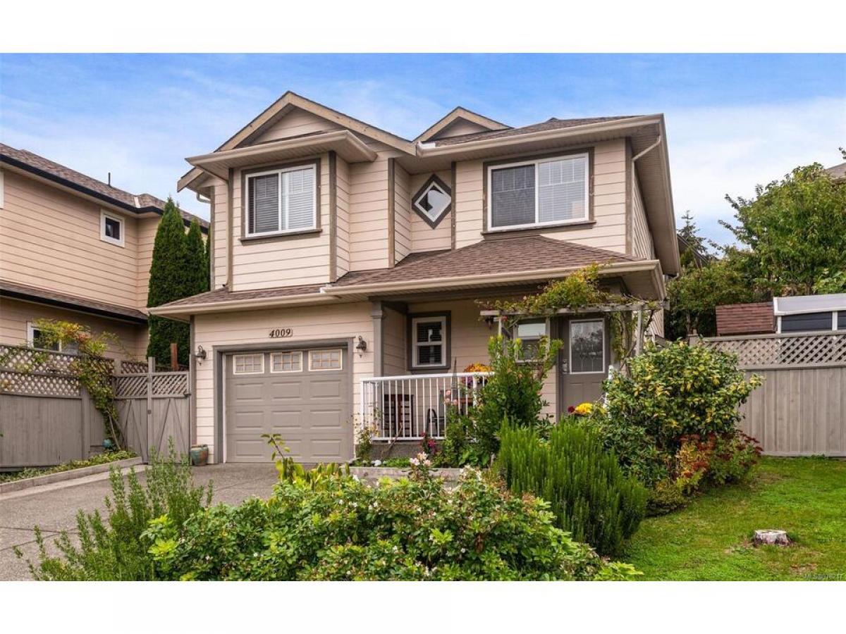 Picture of Home For Sale in Saanich, British Columbia, Canada