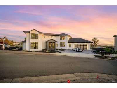 Home For Sale in Santa Rosa, California