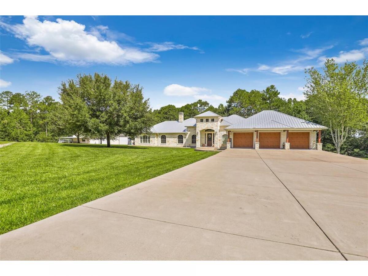 Picture of Home For Sale in Shepherd, Texas, United States