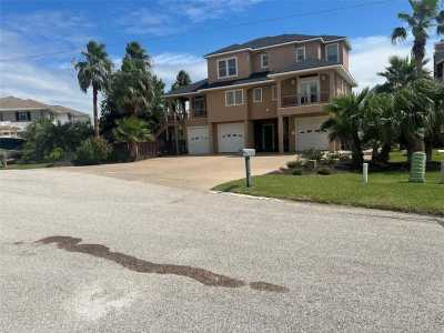 Home For Sale in Tiki Island, Texas