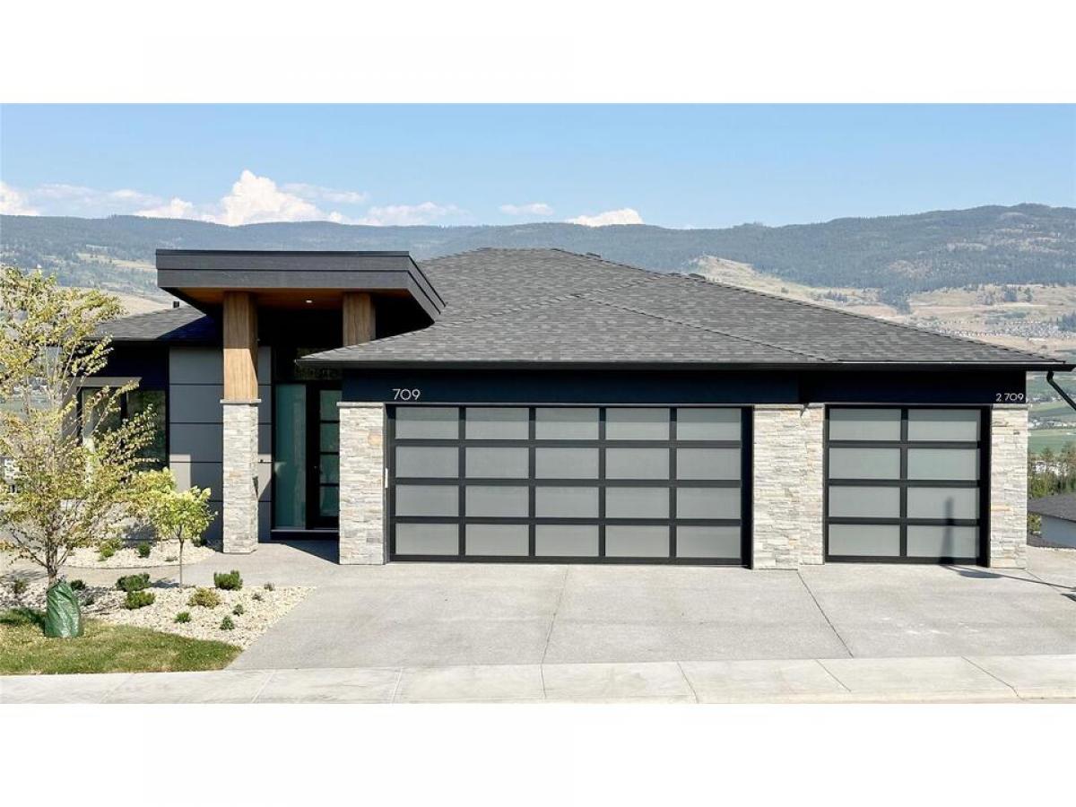 Picture of Home For Sale in Kelowna, British Columbia, Canada