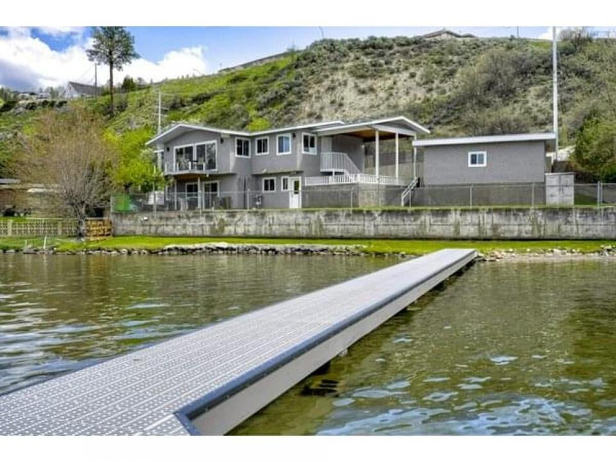 Picture of Home For Sale in Penticton, British Columbia, Canada