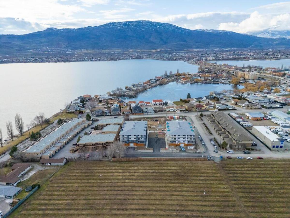 Picture of Condo For Sale in Osoyoos, British Columbia, Canada