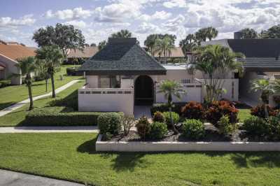 Home For Sale in Port Saint Lucie, Florida