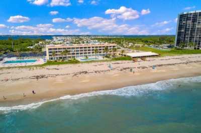 Condo For Sale in Jensen Beach, Florida