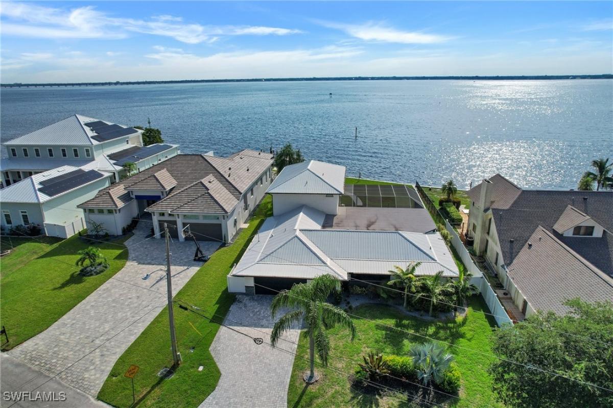 Picture of Home For Sale in Cape Coral, Florida, United States