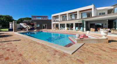 Villa For Sale in Lagoa, Portugal