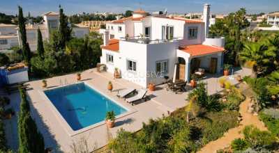 Villa For Sale in 