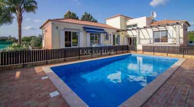 Villa For Sale in Sao Bras de Alportel, Portugal