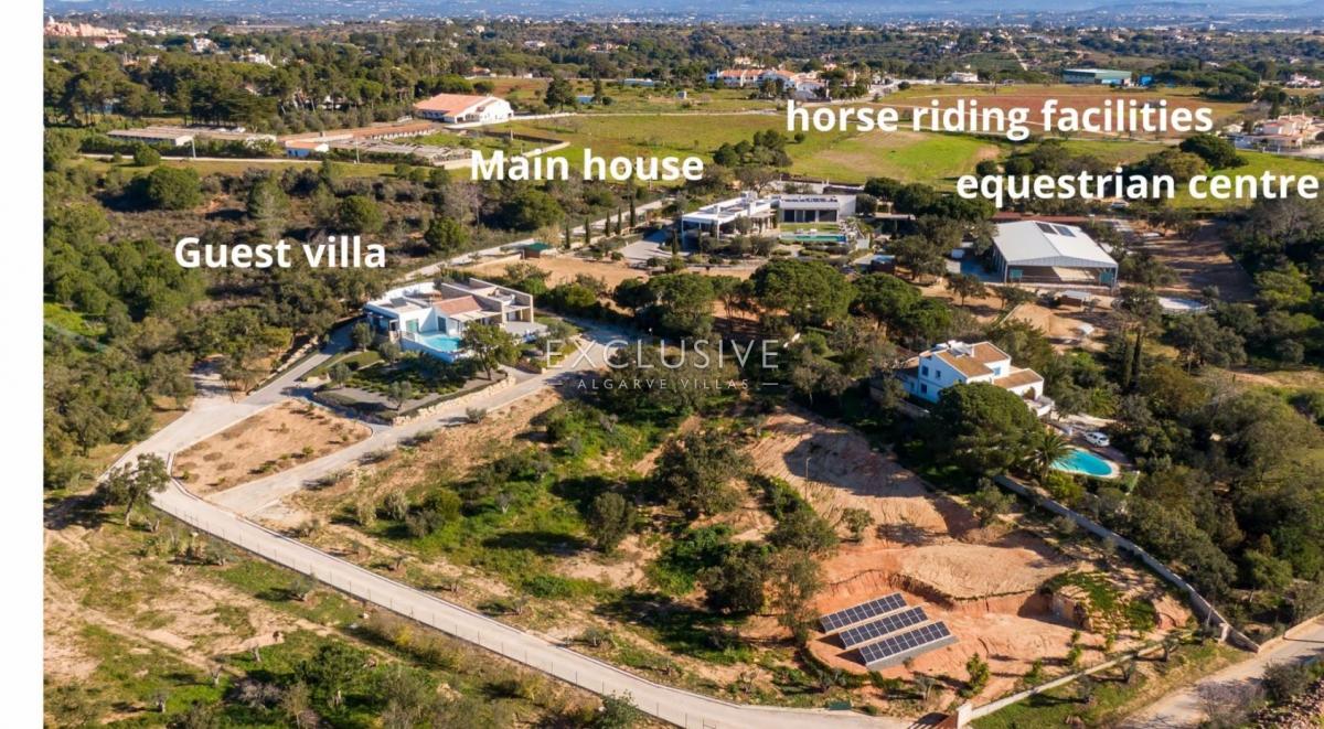 Picture of Villa For Sale in Lagoa, Algarve, Portugal