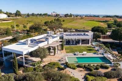 Villa For Sale in Lagoa, Portugal