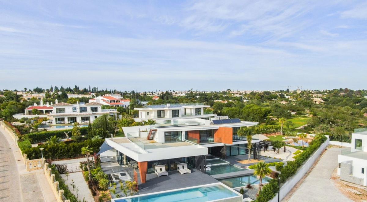 Picture of Villa For Sale in Lagoa, Algarve, Portugal