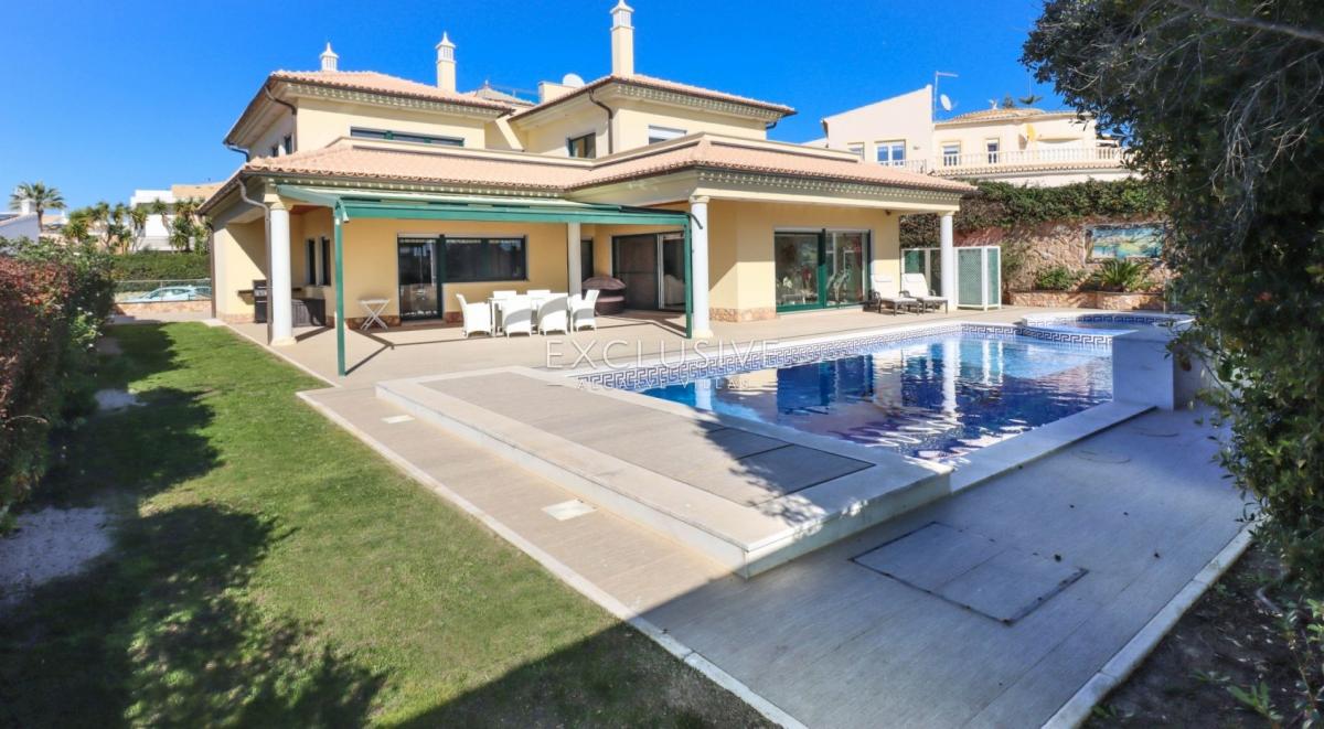 Picture of Villa For Sale in Albufeira, Algarve, Portugal