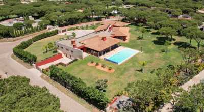 Villa For Sale in Loule, Portugal