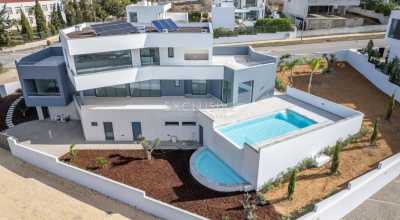 Villa For Sale in Lagos, Portugal