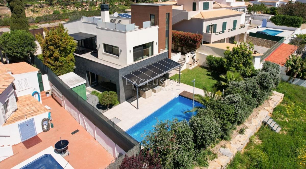 Picture of Villa For Sale in Lagoa, Algarve, Portugal