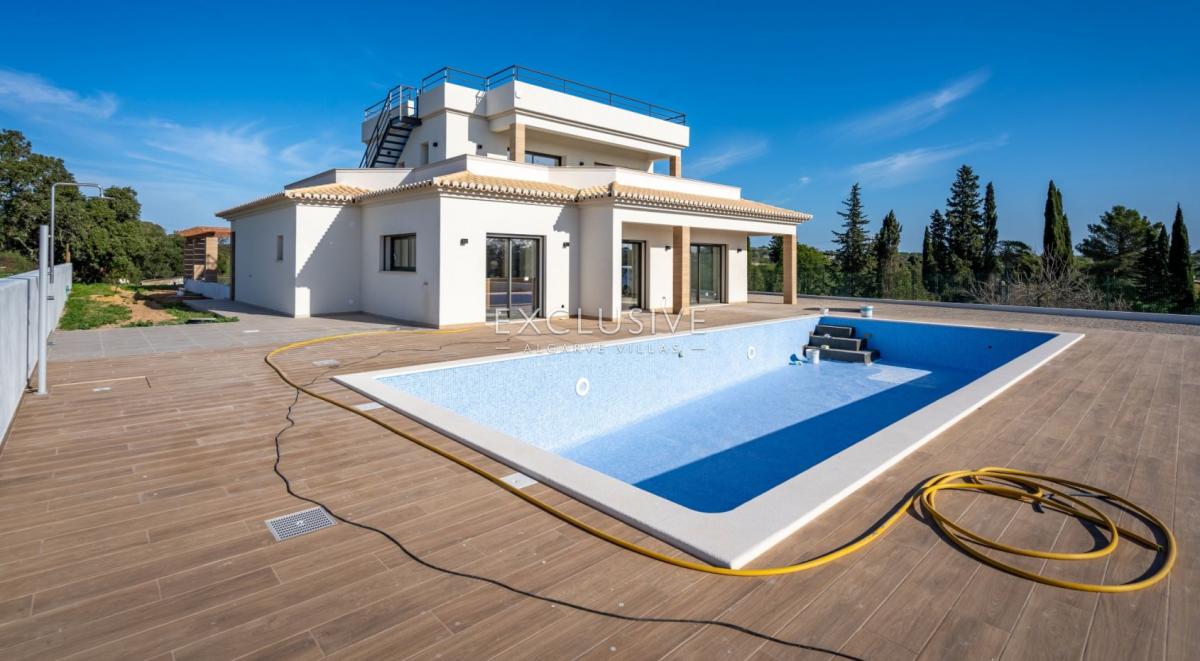 Picture of Villa For Sale in Lagoa, Algarve, Portugal