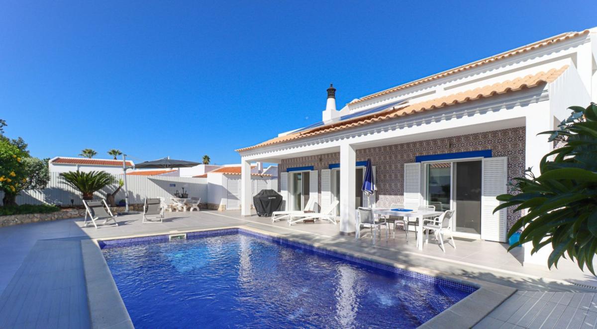 Picture of Villa For Sale in Lagoa, Algarve, Portugal