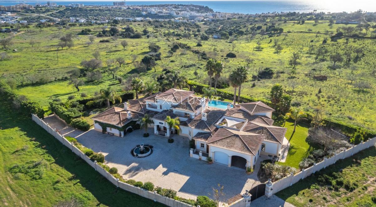 Picture of Villa For Sale in Lagos, Algarve, Portugal