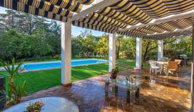 Villa For Sale in Lagoa, Portugal