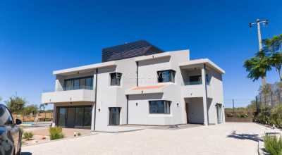 Villa For Sale in Loule, Portugal