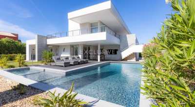 Villa For Sale in Lagos, Portugal