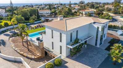 Villa For Sale in Lagoa, Portugal