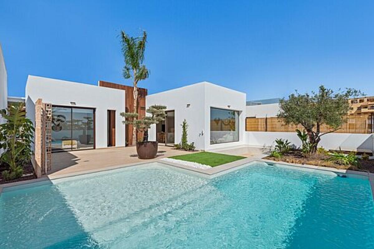 Picture of Villa For Sale in Los Alcazares, Alicante, Spain