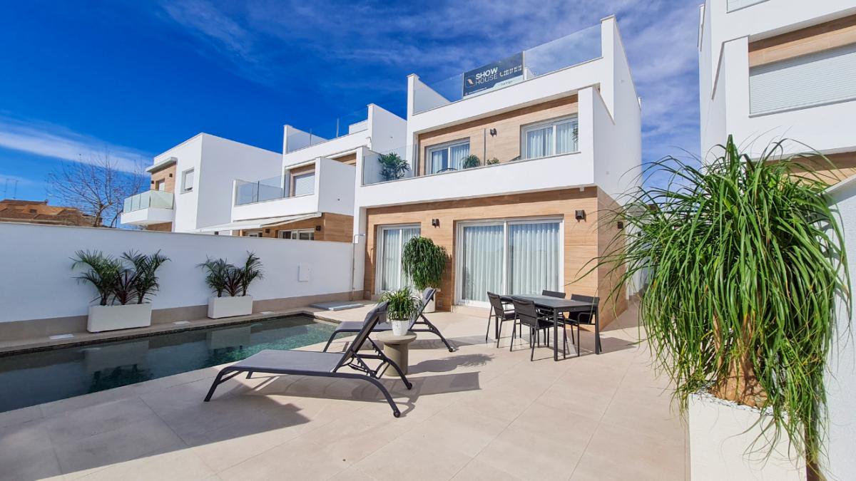 Picture of Villa For Sale in San Pedro Del Pinatar, Alicante, Spain