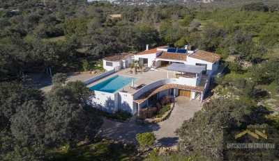 Villa For Sale in Santa Barbara De Nexe, Portugal