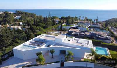 Villa For Sale in Carvoeiro, Portugal