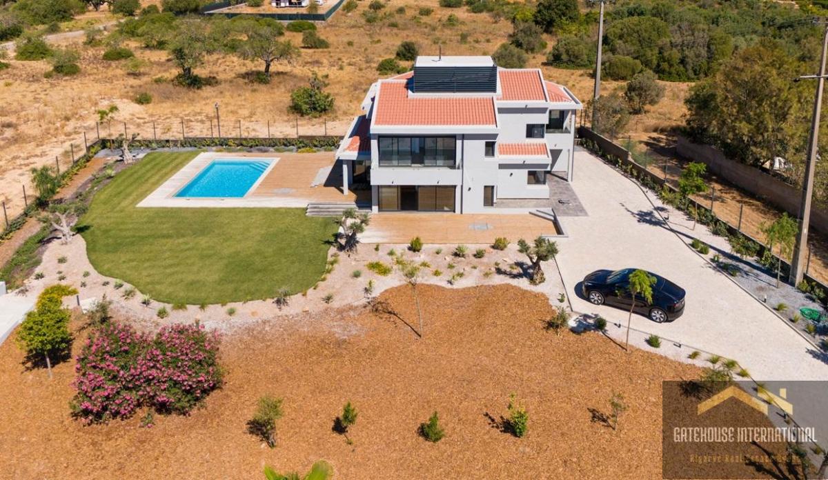 Picture of Villa For Sale in Quarteira, Algarve, Portugal