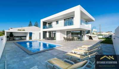 Villa For Sale in Raposeira, Portugal