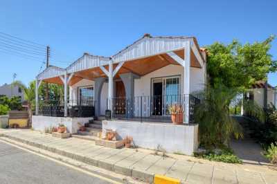 Bungalow For Sale in Dherynia, Cyprus