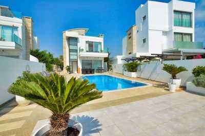 Villa For Sale in 