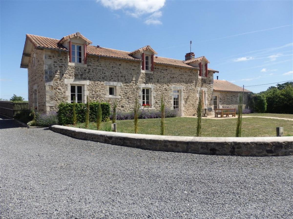 Picture of Home For Sale in Moulismes, Poitou Charentes, France